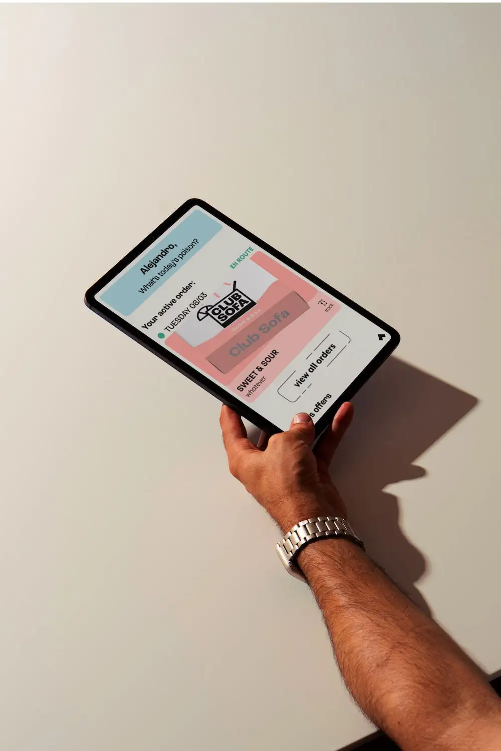 Tablet die het Club Sofa-dashboard toont met één actieve bestelling.