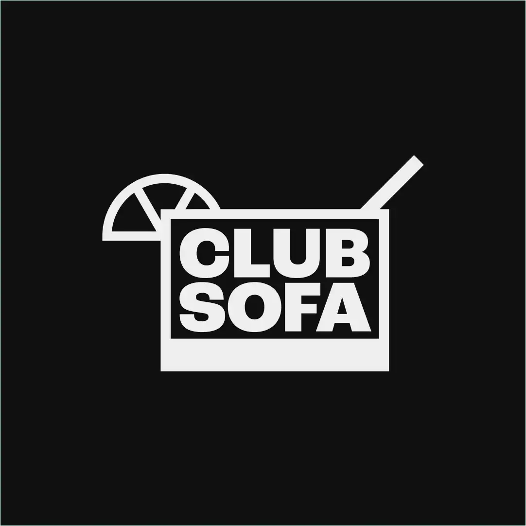 Wit Club Sofa-logo op zwarte achtergrond.
